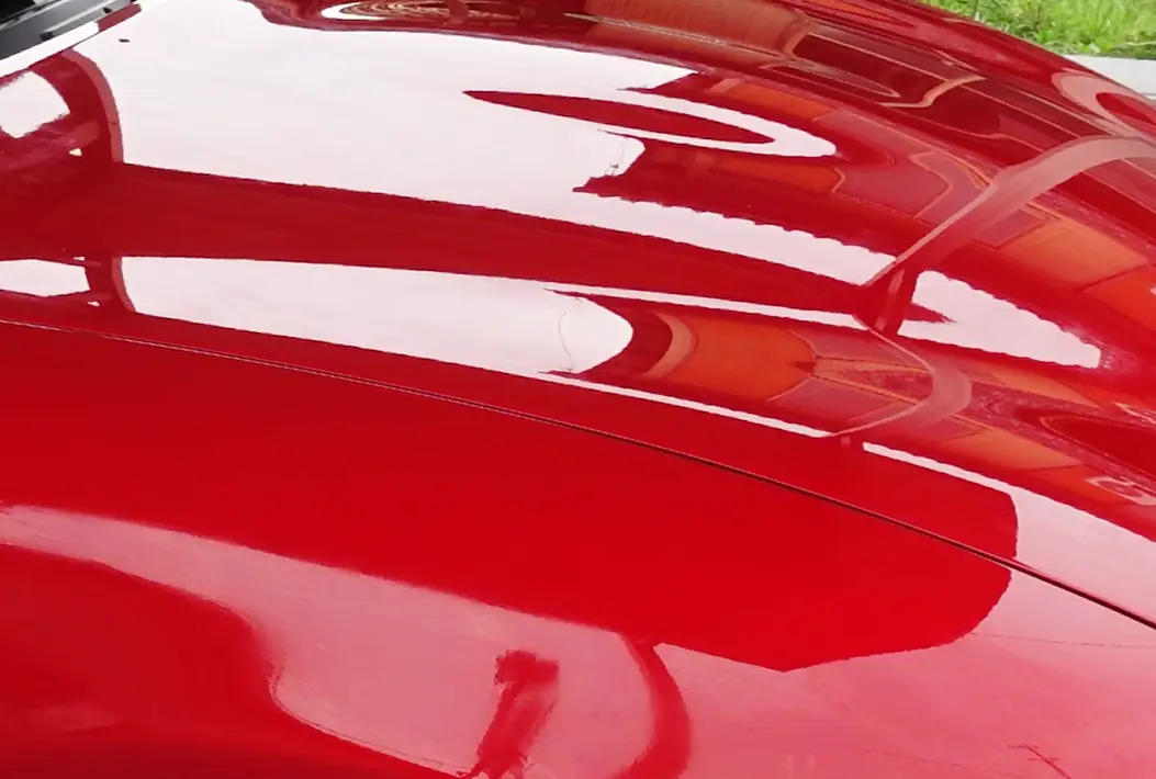 コーティングで極艶になったボンネット