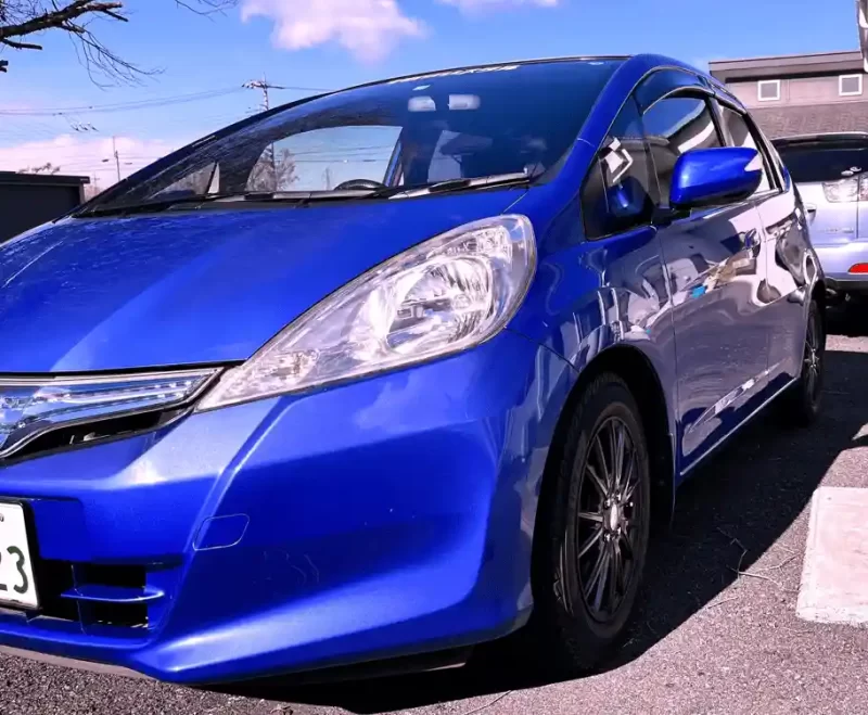 青・赤色の車の洗車頻度解説用