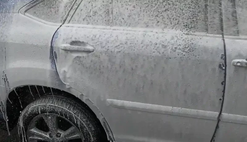 カーシャンプー（中性・酸性・アルカリ性）が車のゴムパーツに与える影響